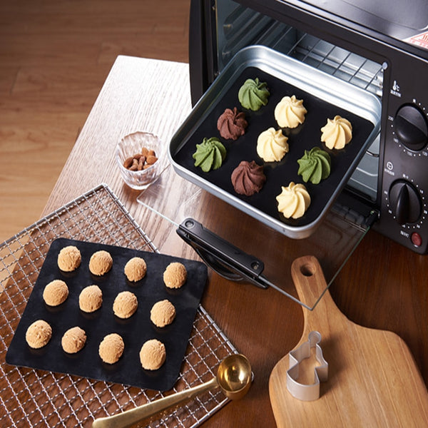 NON-STICK AND REUSABLE BBQ COOKING MATS